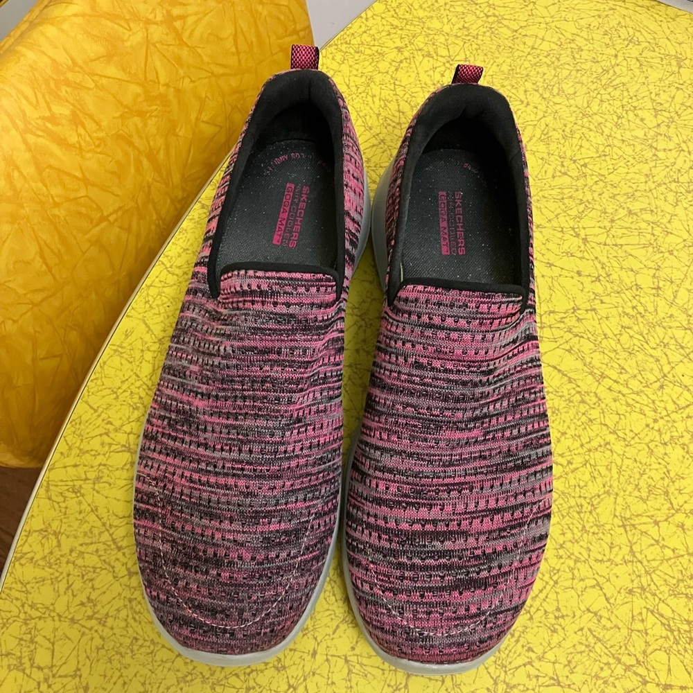 Skechers Go Walk Joy Everly Pink and Black Shoes size 10